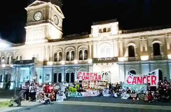 Apuntan contra el proyecto de Benedetti que “busca legalizar que se fumigue a 10 metros de distancia”