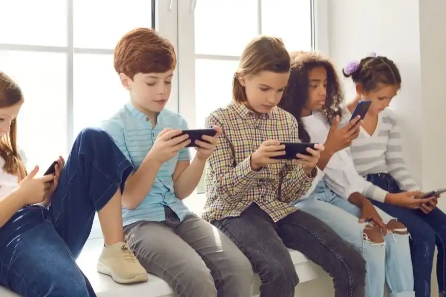 Niños celular