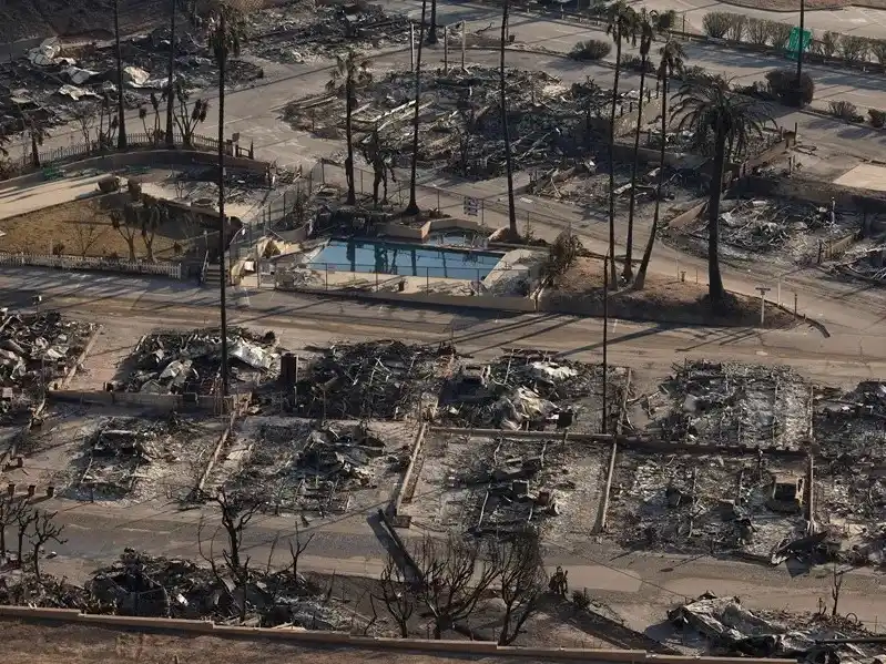 México acude en ayuda de Estados Unidos ante la persistencia de incendios forestales