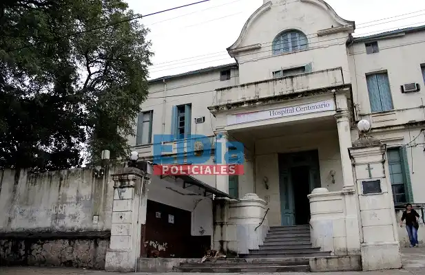 Choque entre auto y moto: joven fracturado debió ser hospitalizado