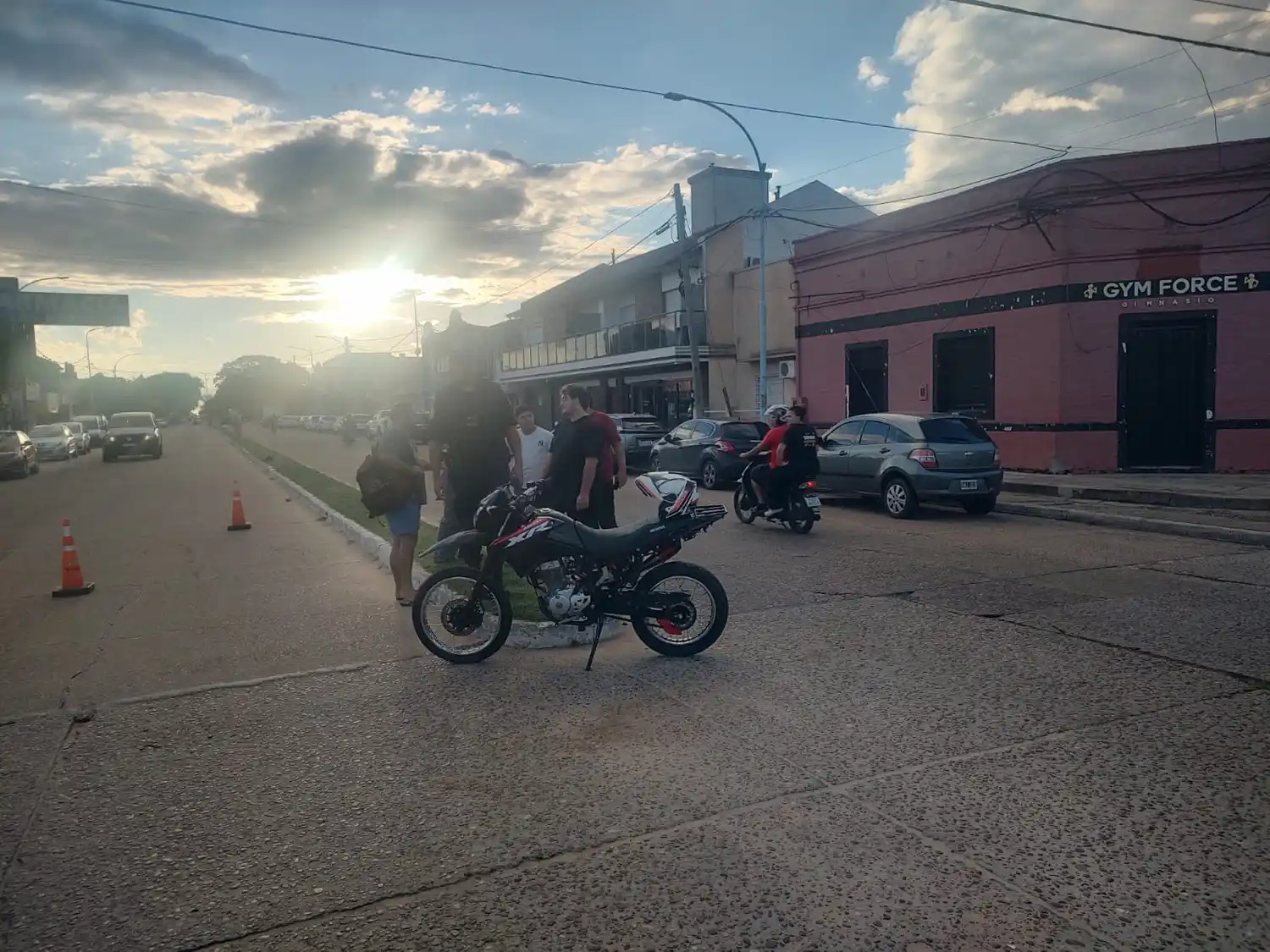 Accidente de tránsito en Las Heras y La Paz: un joven motociclista resultó herido