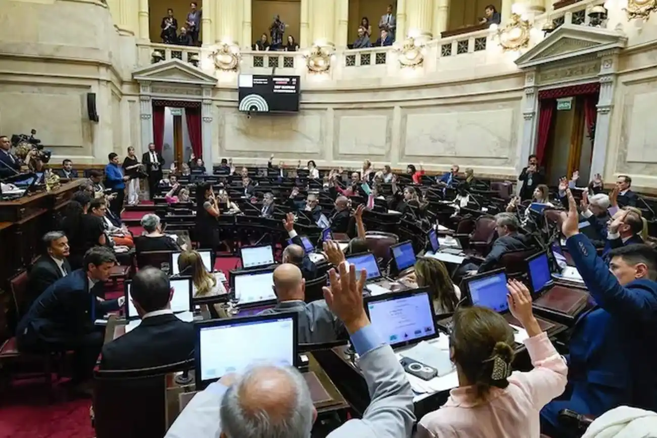 Luego de una sucesión de desinteligencias, el Senado suspendió por una mayoría que superó holgadamente los dos tercios. Pero ahora discuten la validez de la sesión.