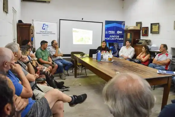 Reunión con integrantes de la Cámara de Comercio para dialogar sobre uso del espacio público