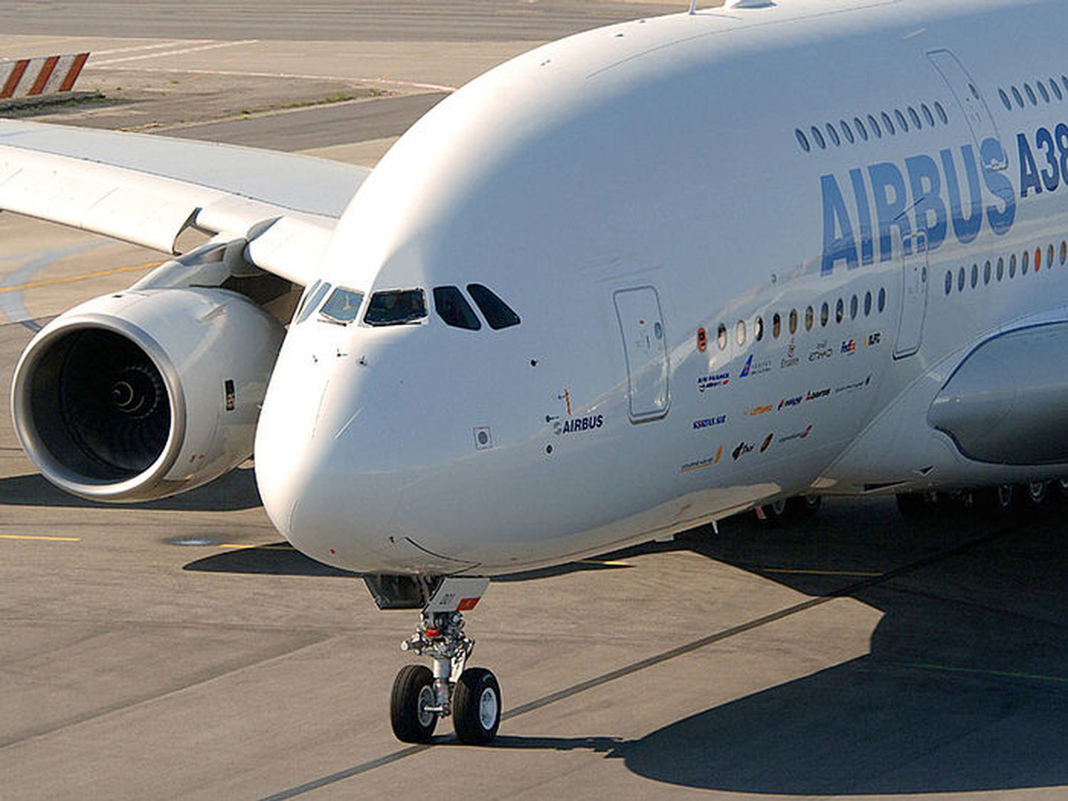 Airbus to auction off 500 pieces of an A380 in October