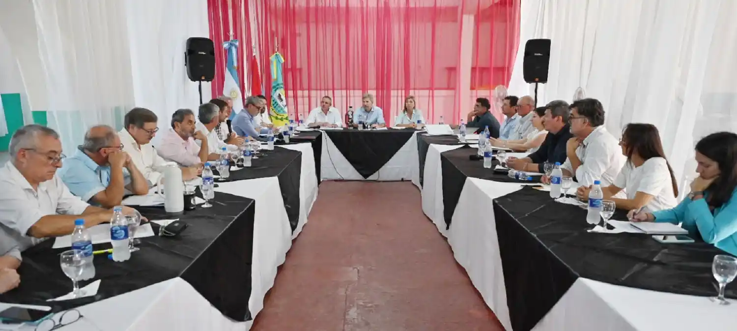 Frigerio encabezó una reunión de gabinete en Estancia Grande
