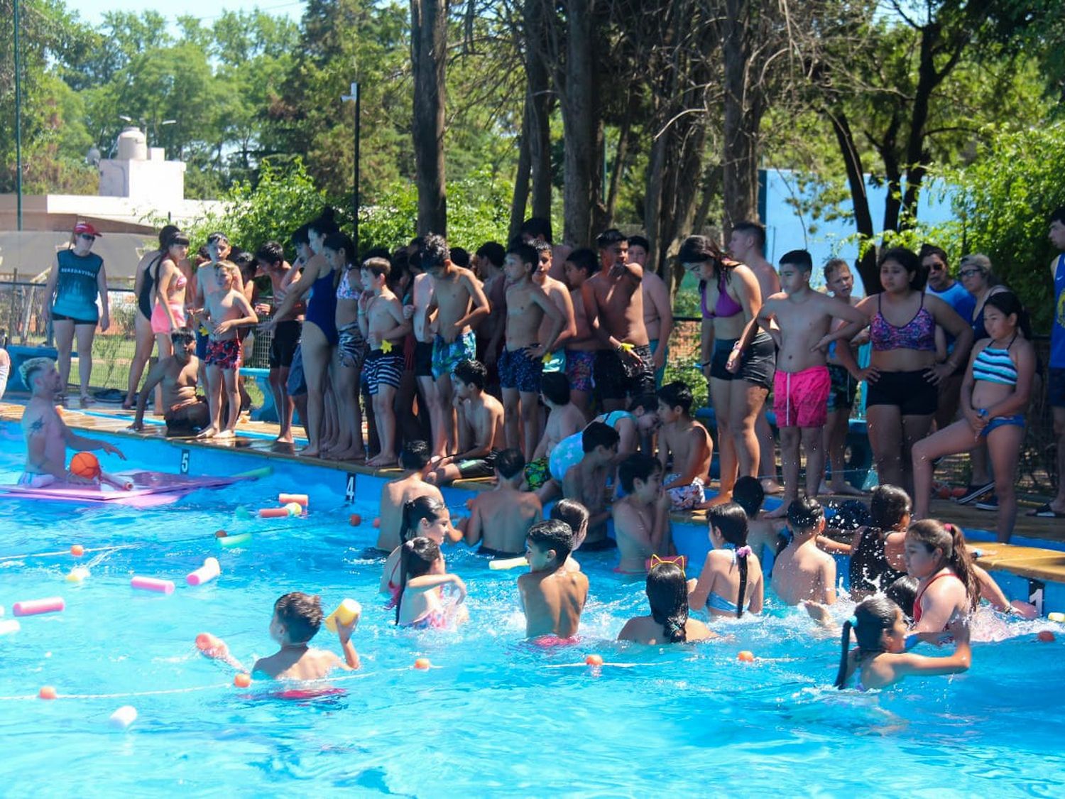 Cerca de 900 niños y niñas pasaron por las escuelas deportivas municipales