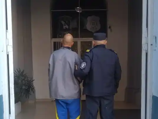 Una mujer se refugió en la Comisaría Segunda tras la persecución y amenazas de un hombre borracho