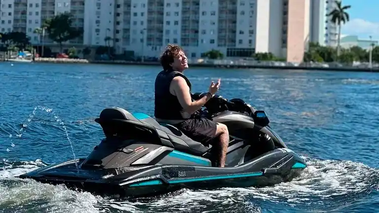 Paulo Londra sufrió un accidente con una moto de agua en Miami