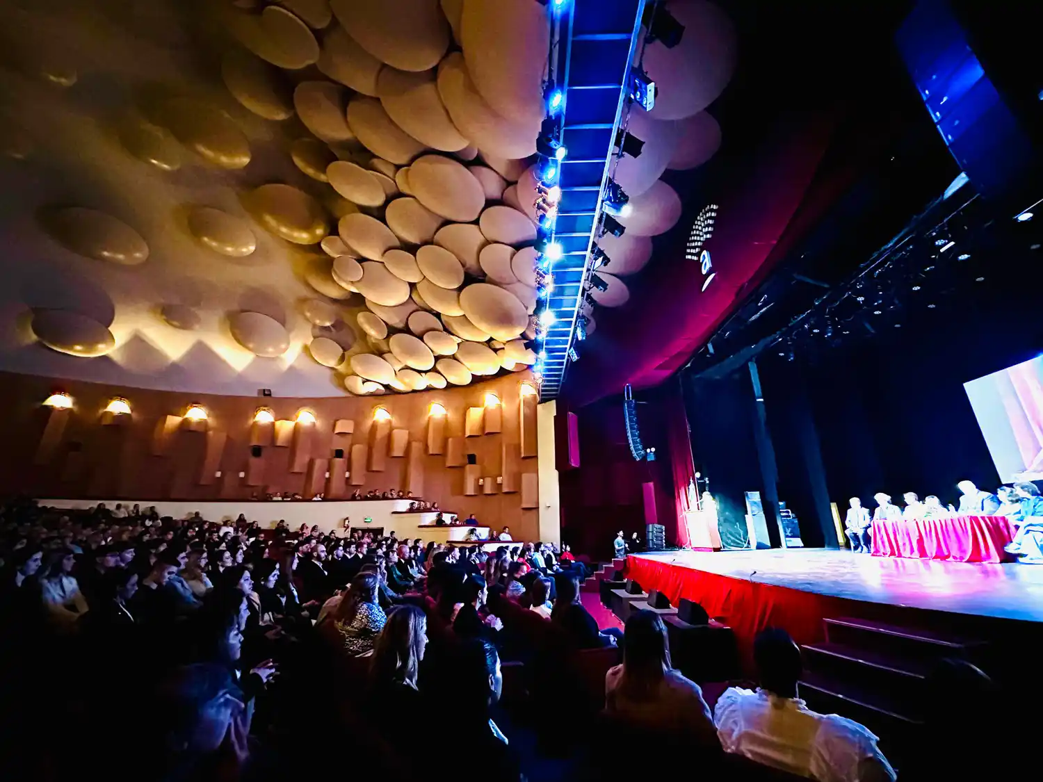 Junto a los últimos 49 egresados en abril, ya son 172 los nuevos profesionales formados en la universidad pública desde marzo de 2023.