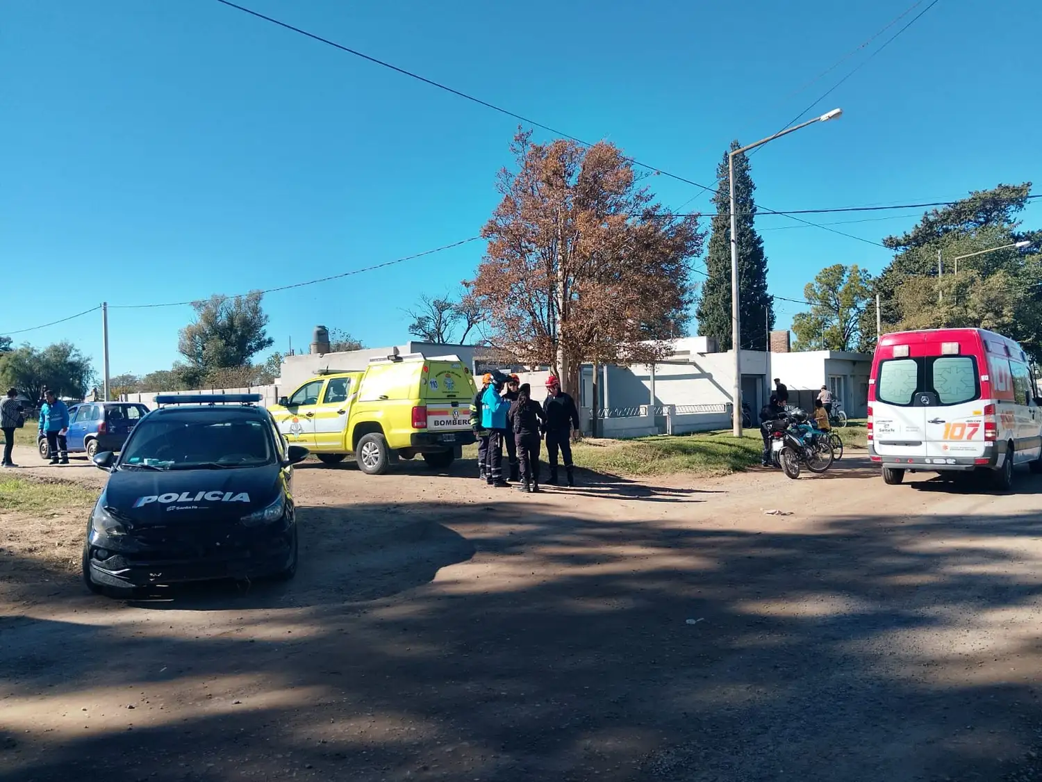 Servicios de emergencia atendieron al motociclista herido.