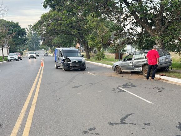 Accidente de tránsito en Avenida Independencia y Chubut