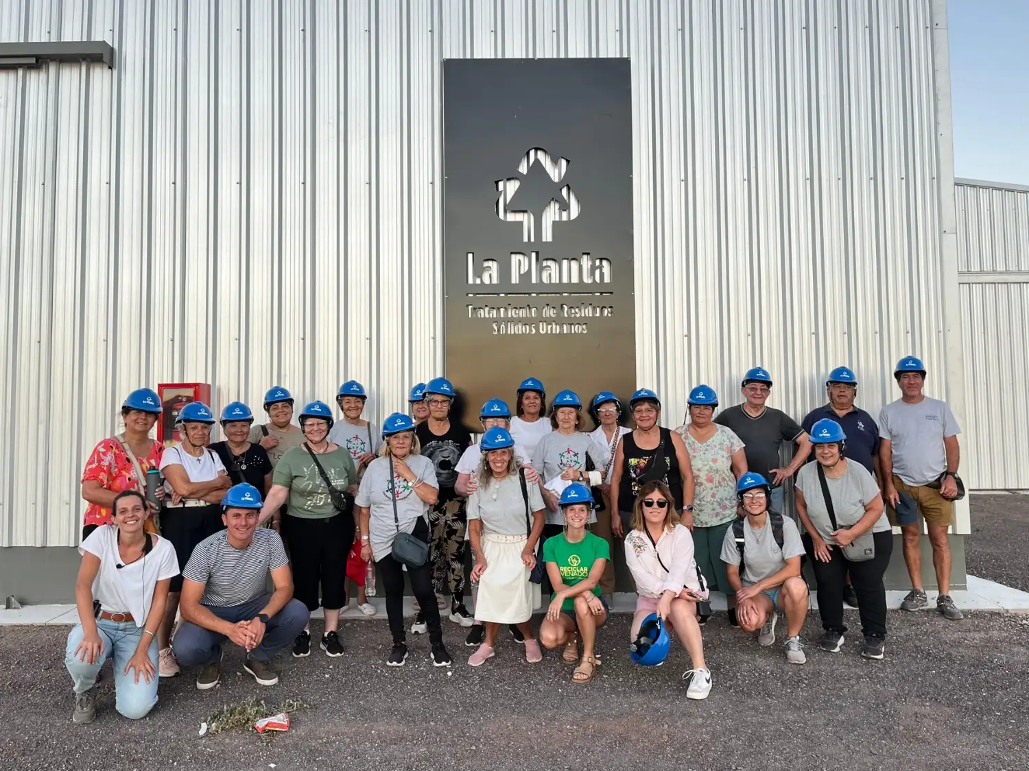 Los colonos en el cierre de la recorrida.