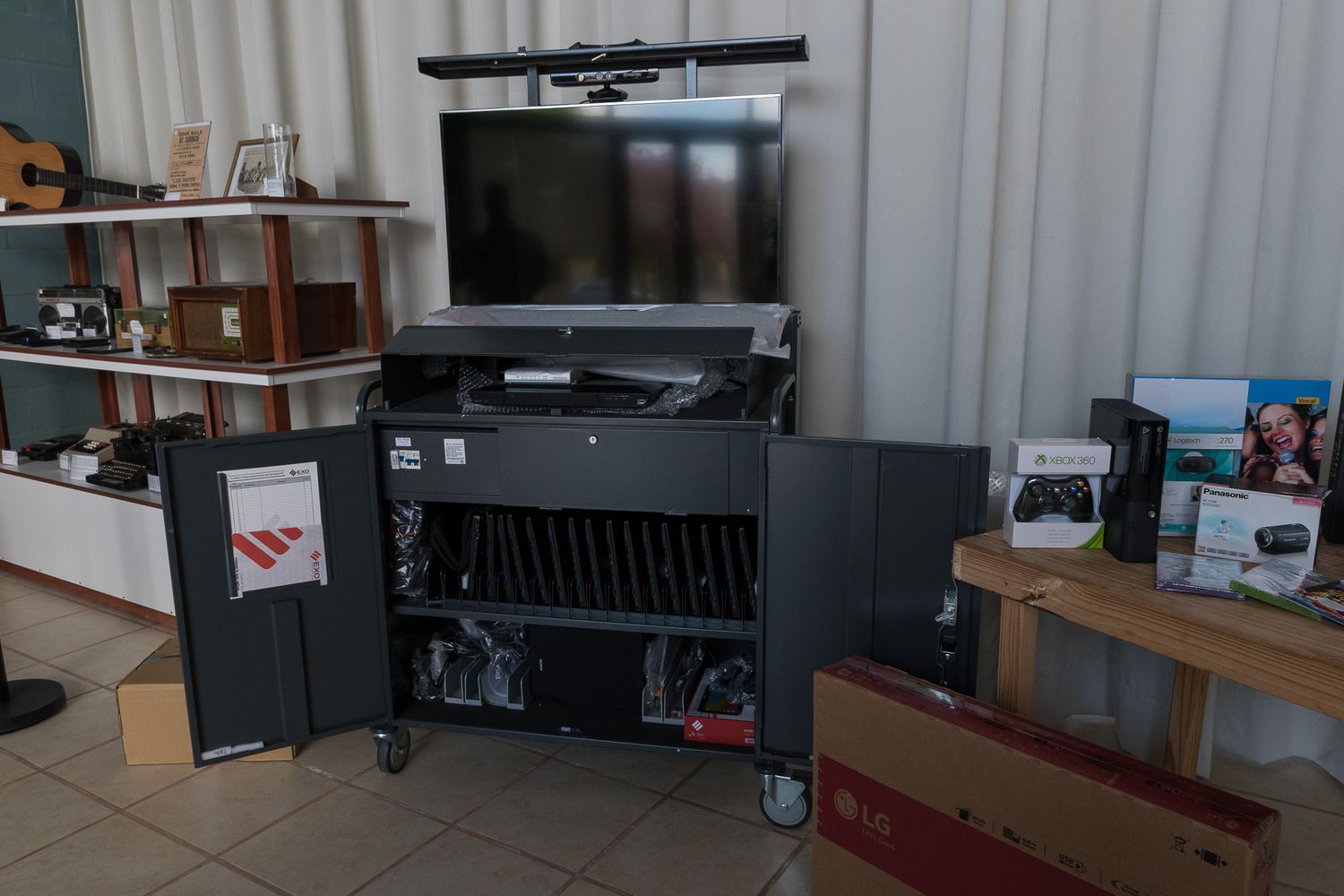 Aranguren recibió equipamiento tecnológico