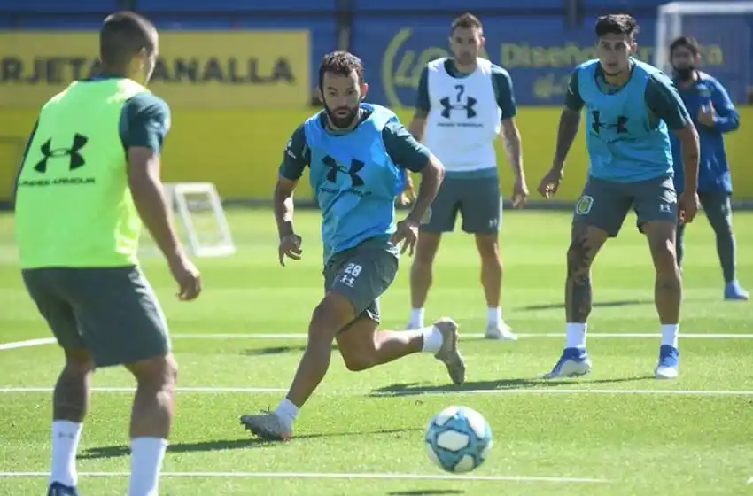 ¿Con línea de 5 al Libertadores de América?: el Kily cambiaría el esquema para visitar a River