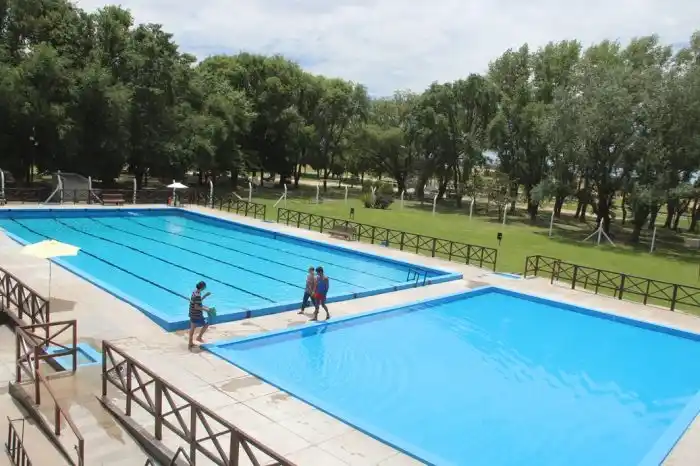 LOBERIA: Inauguraron la temporada en el natatorio municipal