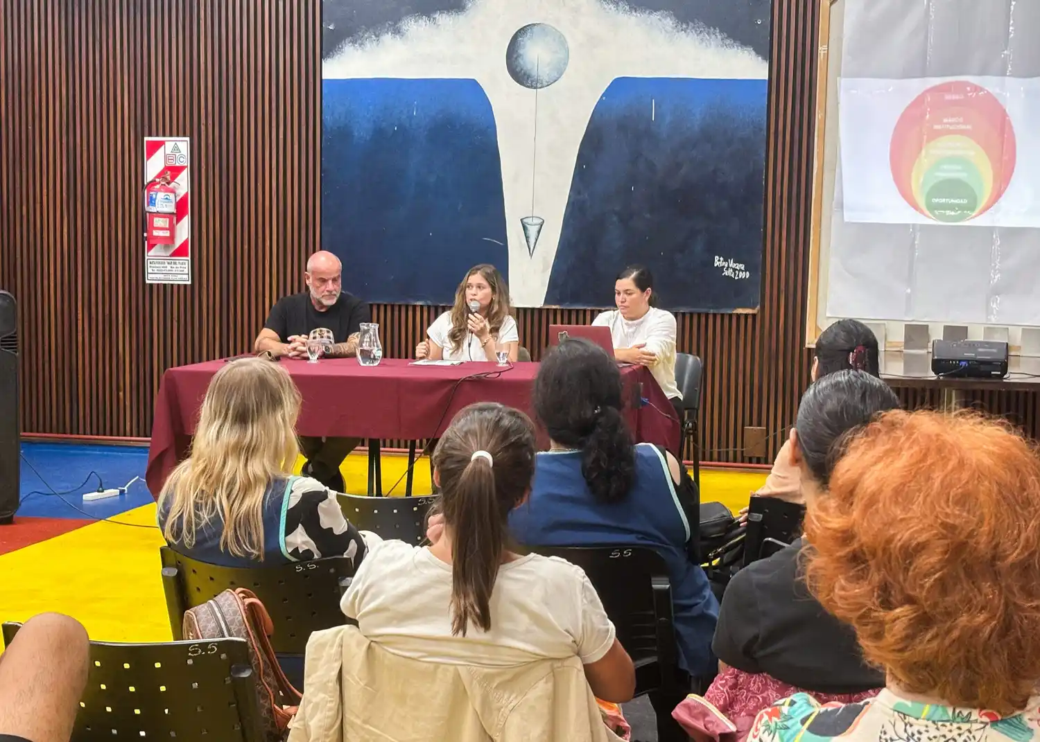 Durante la jornada, se abordaron situaciones concretas vinculadas al uso de estas tecnologías en el aula.