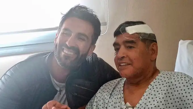 La primera foto de Maradona tras la operación