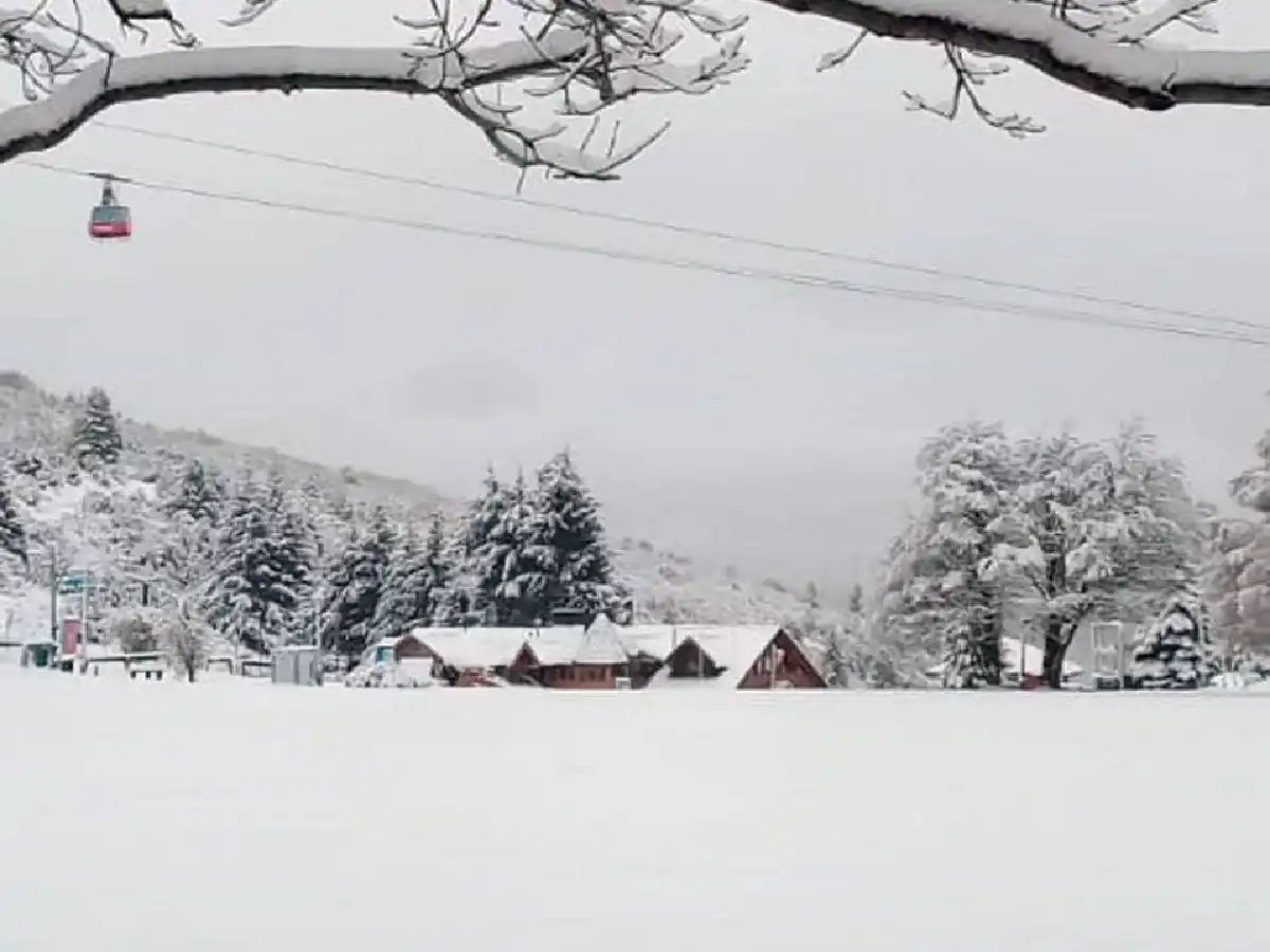 Bariloche se vistió de blanco con la primera nevada del año