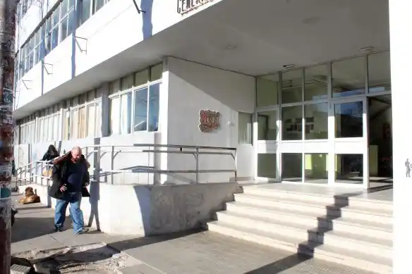 Suman 100, las computadoras robadas en la Escuela Media 1