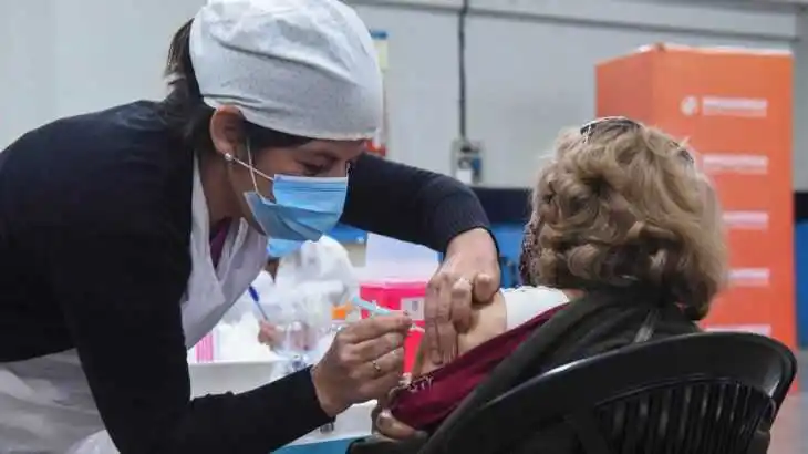 No se puede hacer política con la salud y la vacunación