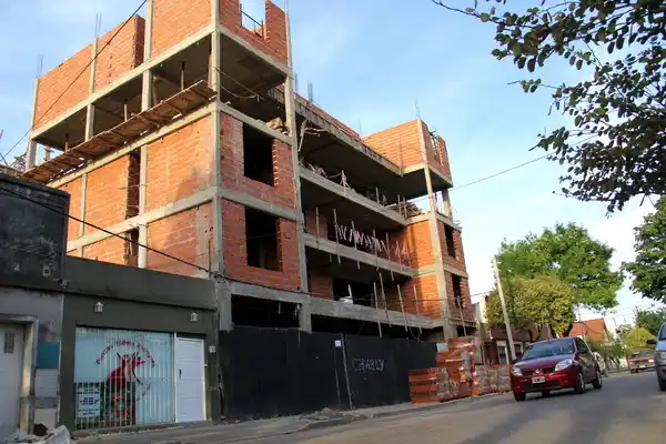 En lo que va del año se construyen casi 70 mil metros cuadrados entre casas y departamentos