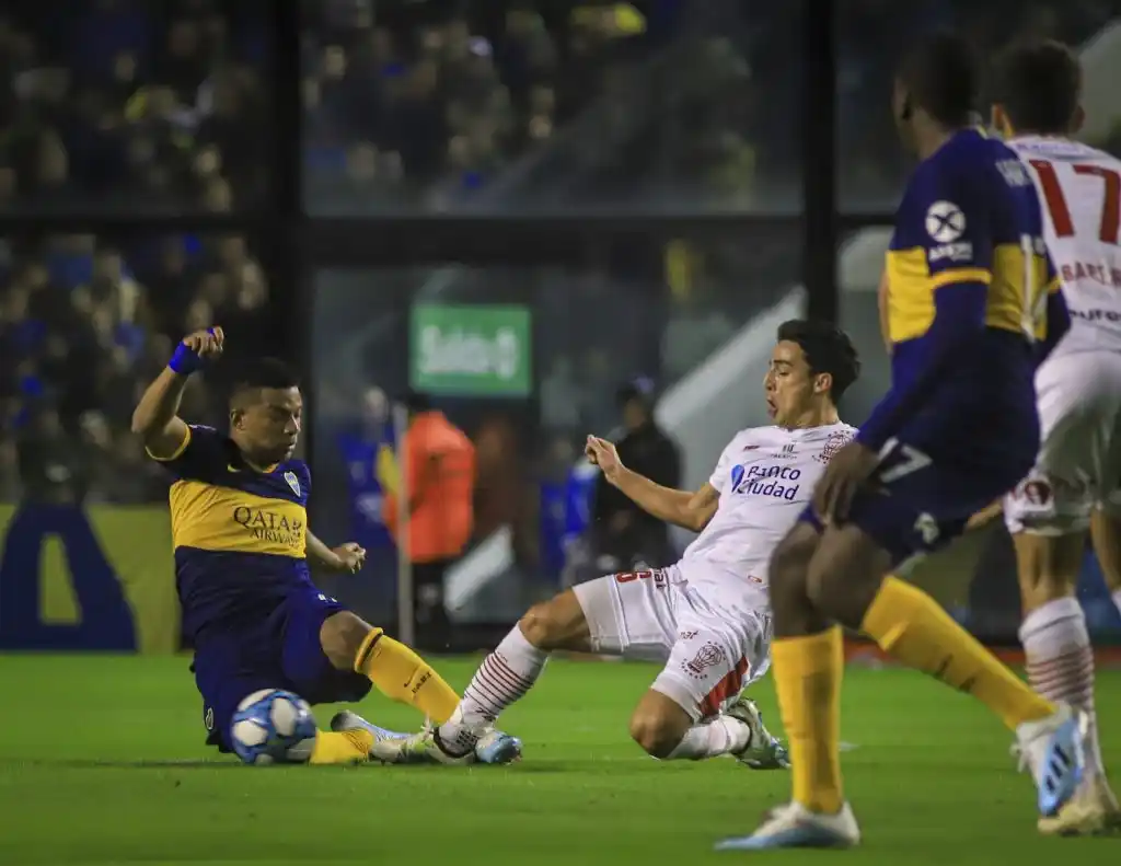 Boca no pudo salir del cero frente a Huracán