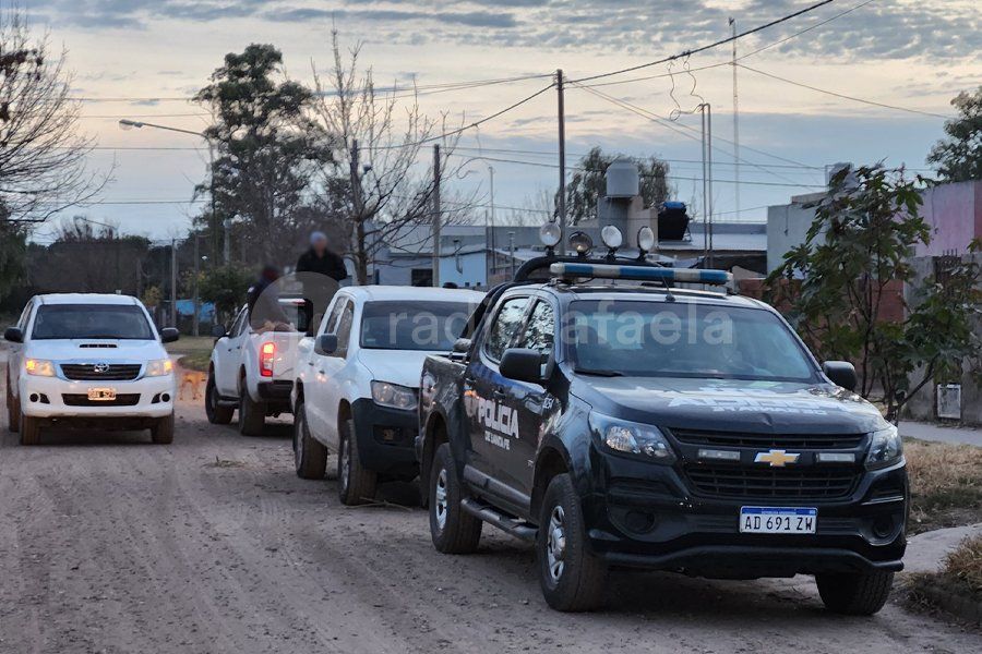Finalizaron los allanamientos en barrio 2 de Abril con importantes resultados: al menos tres detenidos