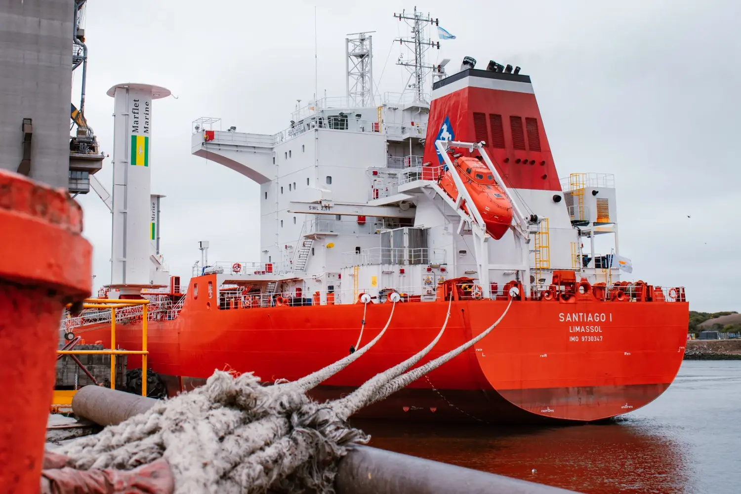 Puerto Quequén: Arribó el buque "Santiago I" equipado con modernas velas de succión