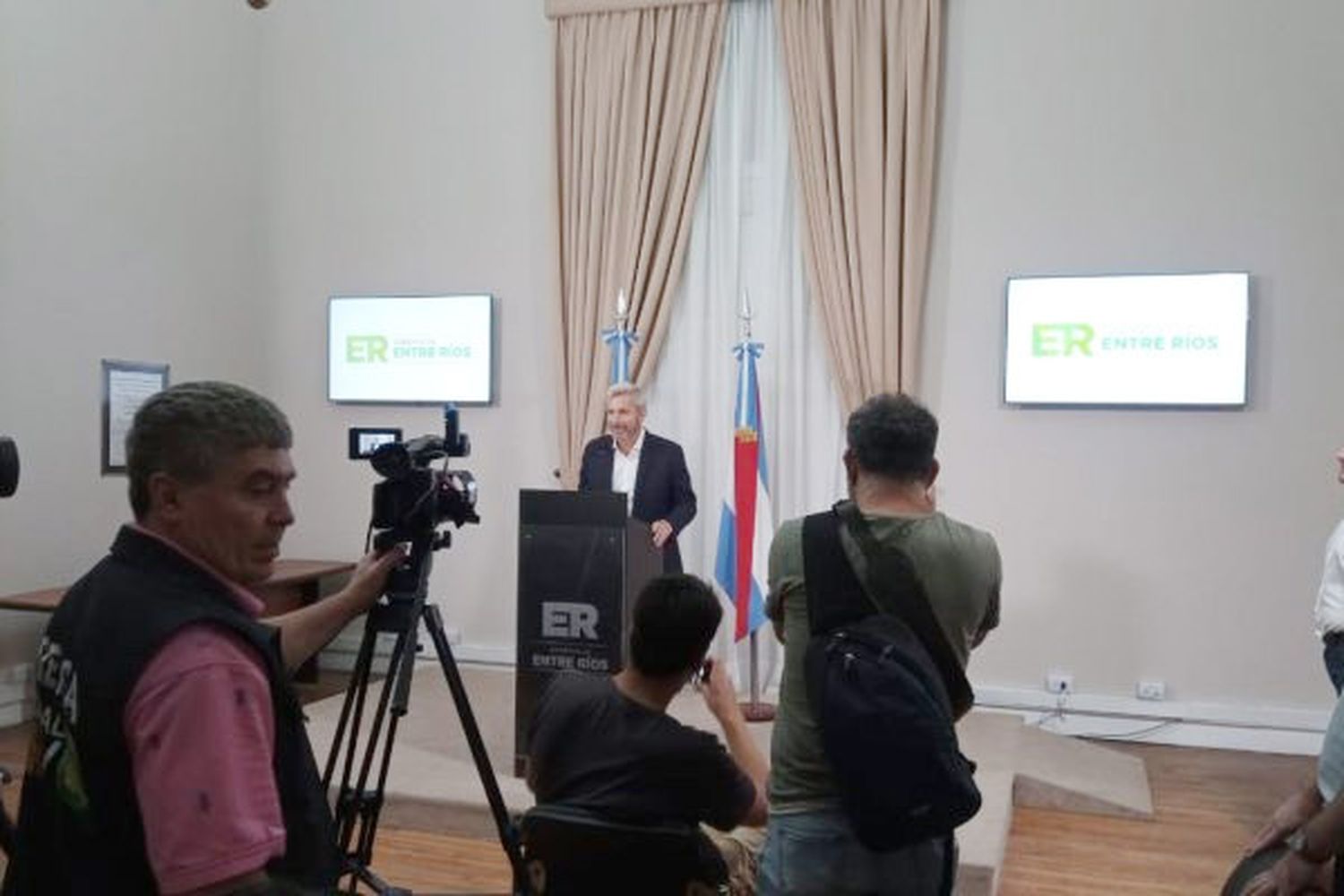 "Hay que pagarles a los empleados por los días que se trabaja"