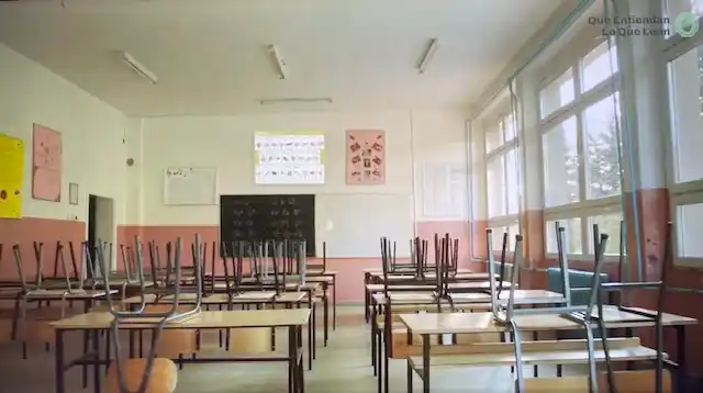 Aula vacía, pizarrón lleno: la campaña #QueEntiendanLoQueLean busca visibilizar la crisis de comprensión lectora en un país donde enseñar se vuelve cada vez más difícil.