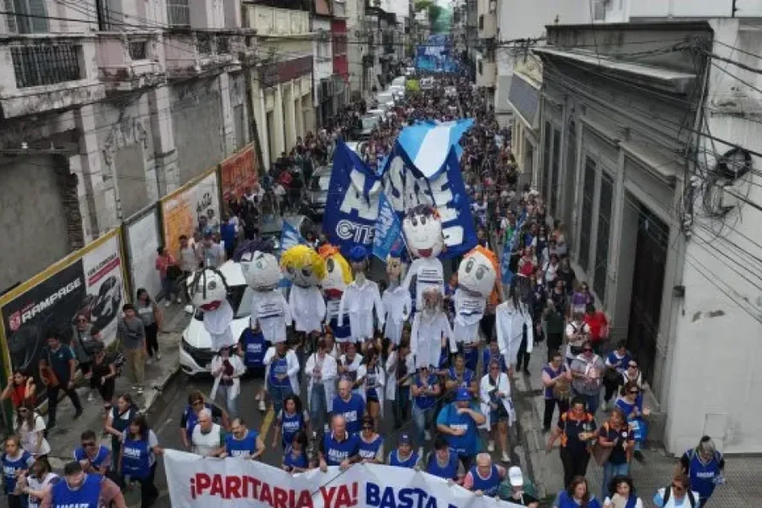 Miércoles de paro docente con movilización frente a Iapos en Santa Fe