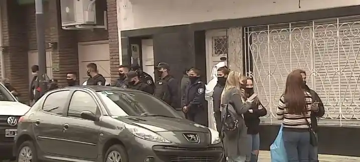 Lanús: Trasladan a ancianos de un geriátrico denunciado por maltratar y ocultar casos de Covid-19