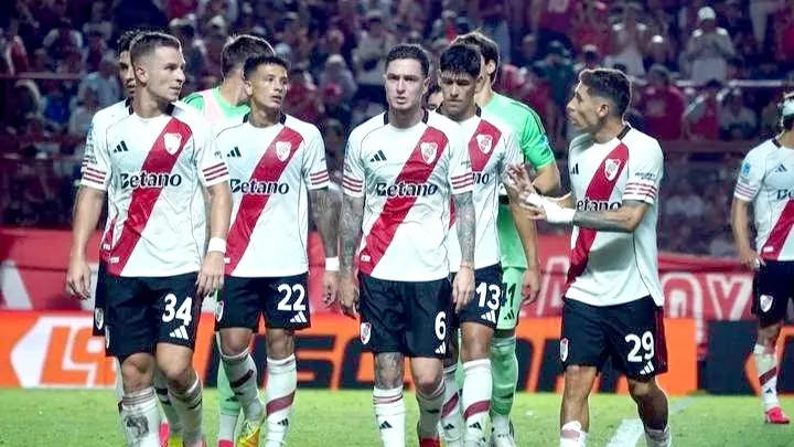 River no levanta cabeza: perdió 1-0 ante Argentinos por un gol de Hernán López Muñoz