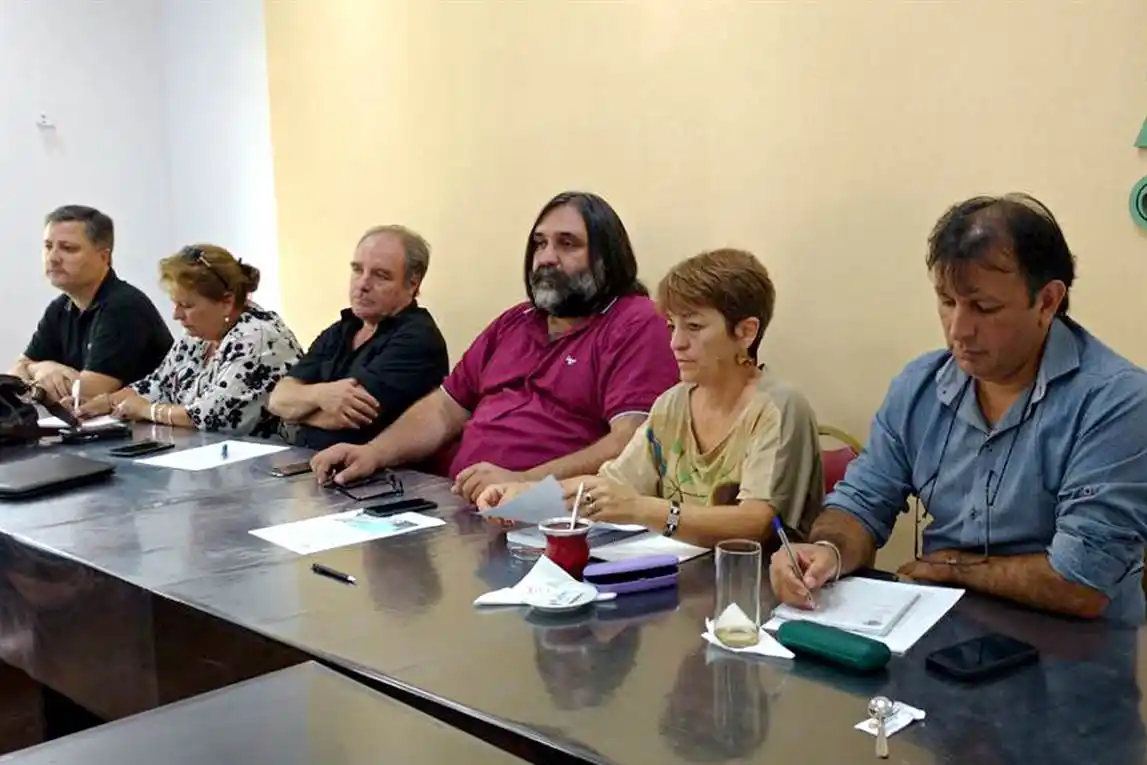 Gremios docentes rechazan la suba de 15%