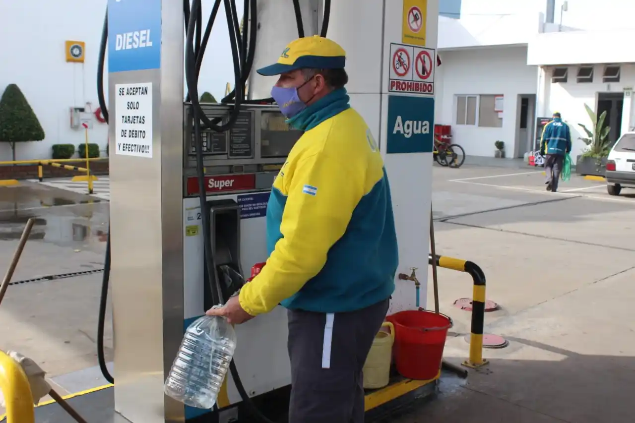 El impacto en los surtidores de la ciudad: ¿A cuánto se fue el litro de nafta?