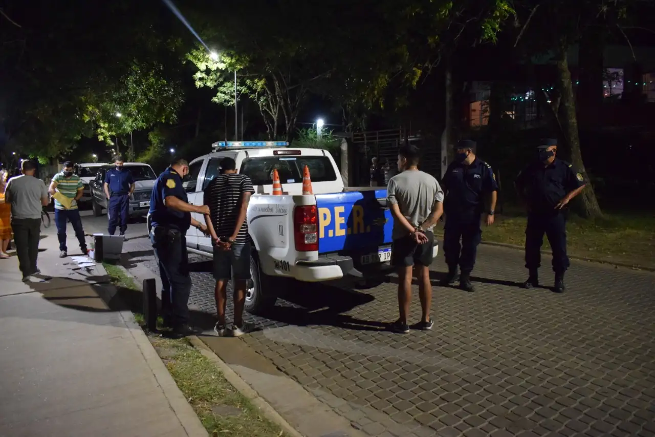 Detuvieron a dos jóvenes con droga en el Camino de la Costa