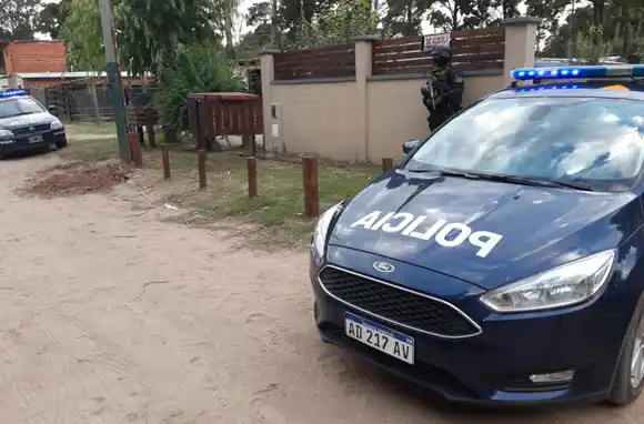 Gesell: gran despliegue de la Policía Federal en múltiples allanamientos por venta de drogas