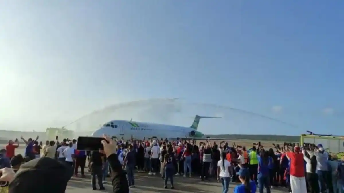 ¡CAMPEONES DEL CARIBE! Como héroes recibieron a LOS TIBURONES DE LA GUAIRA (Videos)
