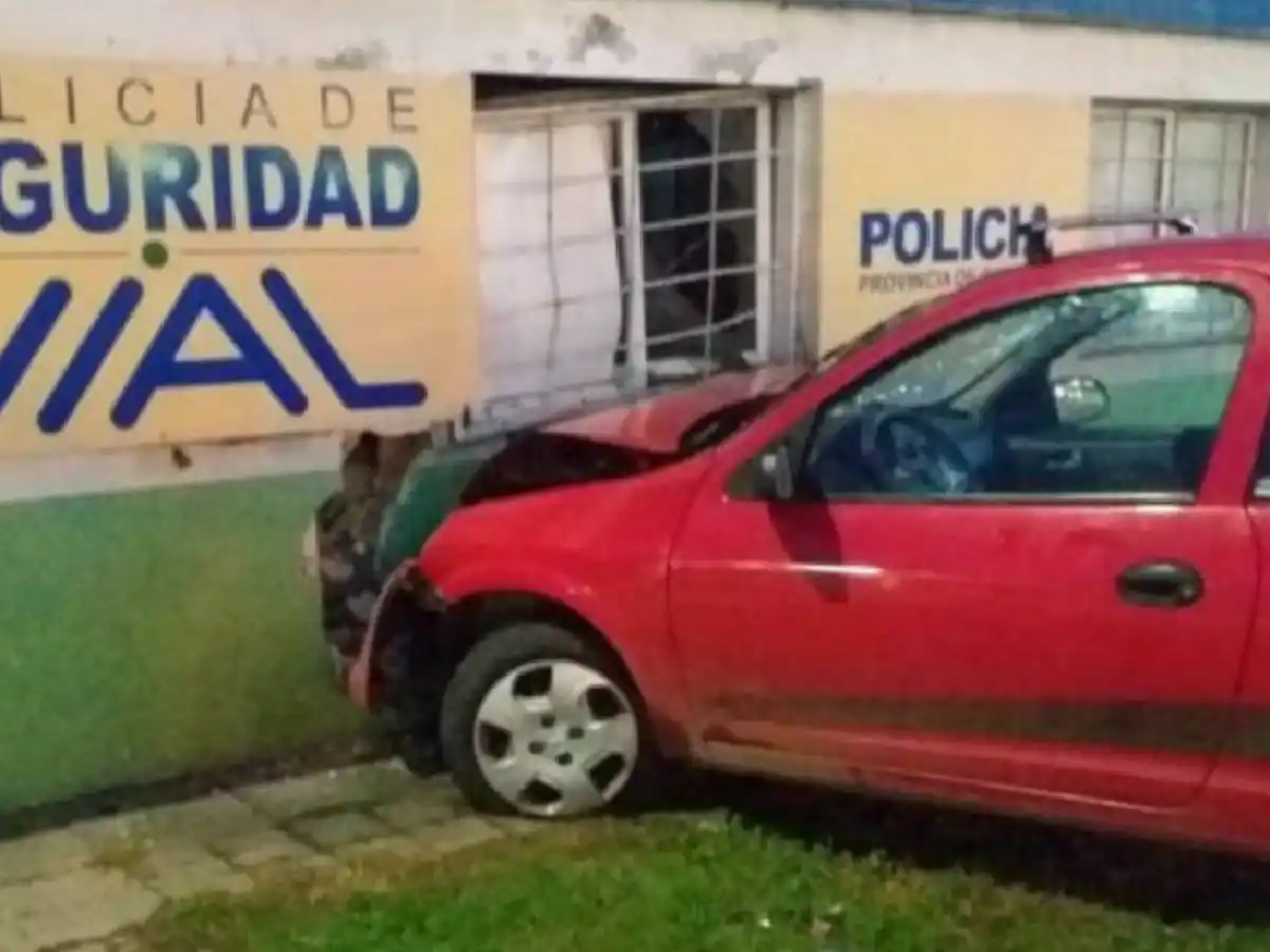 Santa Fe: conductor borracho chocó contra una sede de Seguridad Vial