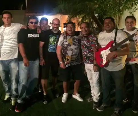VIDEO: El festejo navideño de Maradona, con banda en vivo y en familia