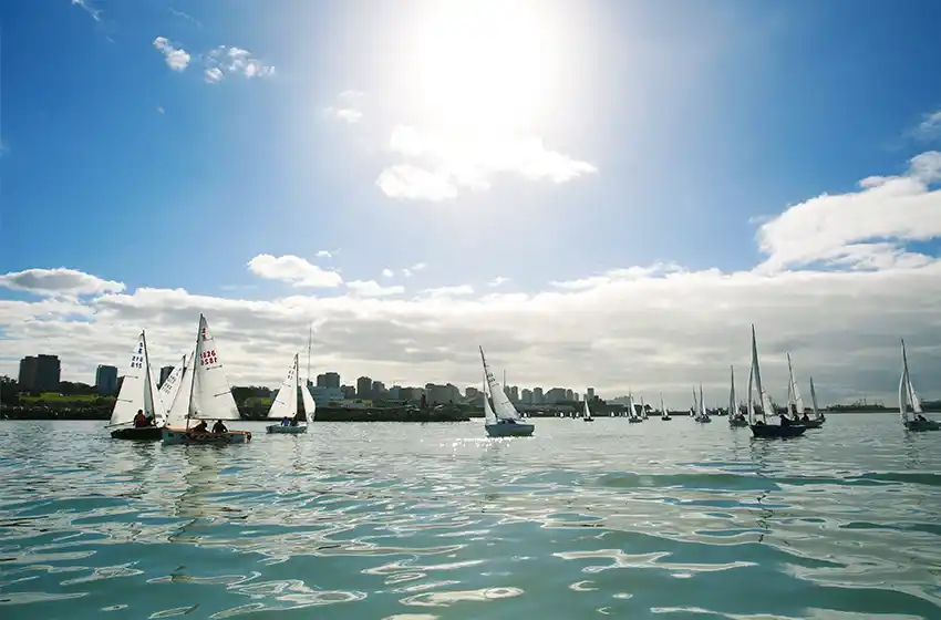Jornada parcialmente nublada y 21 grados de máxima