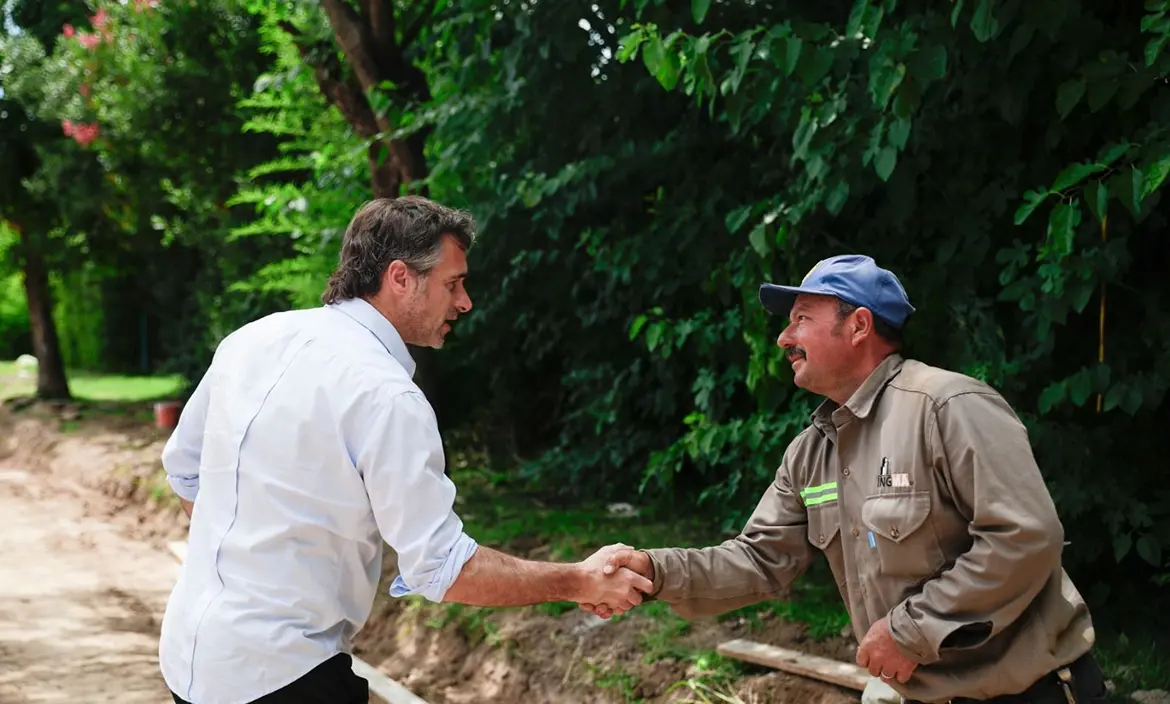Achával recorrió los nuevos trabajos de asfaltos en Del Viso
