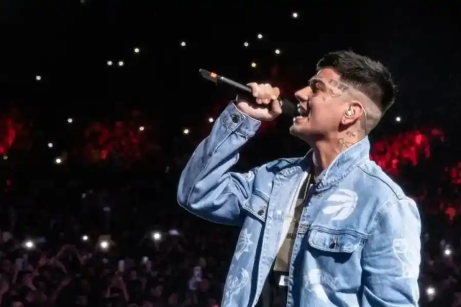 El conmovedor gesto de Duki con una joven a la que le robaron el celular durante su show