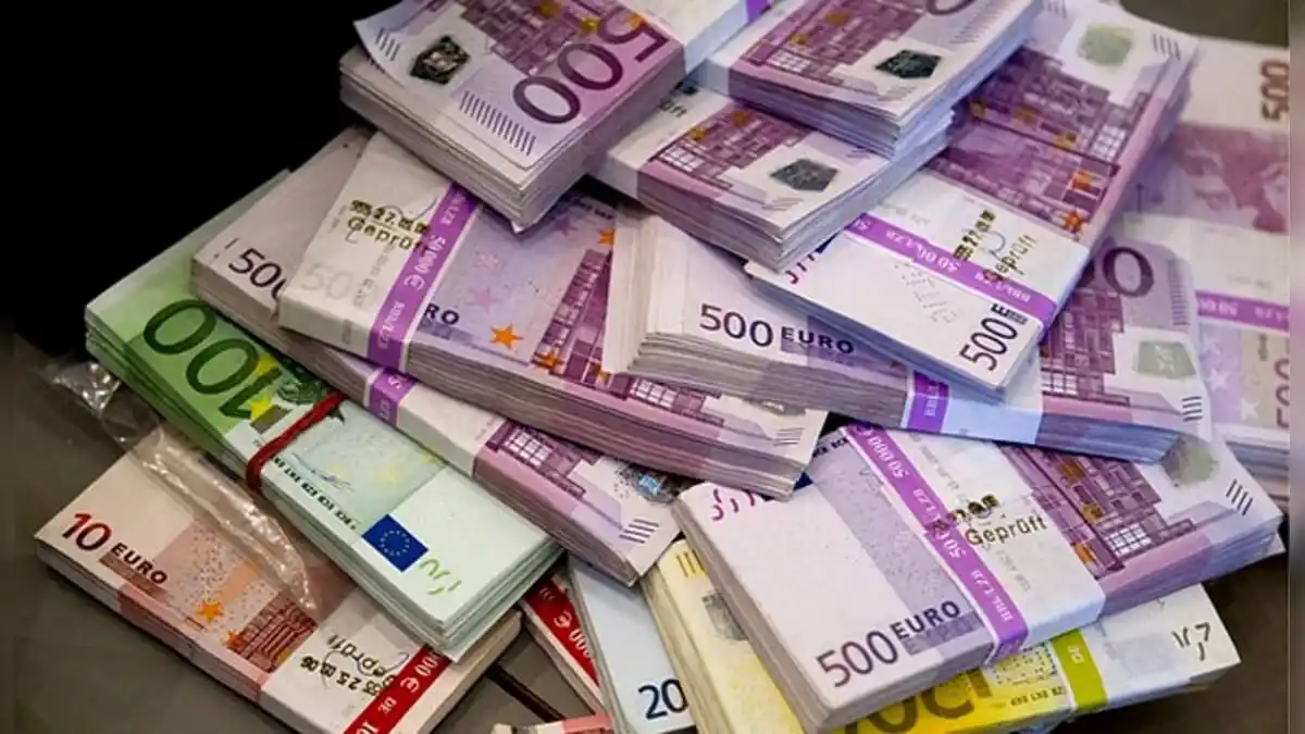 OTROS QUE SE CAEN CON LOS KILOS pero de euros: atrapan a dos venezolanos con millones en efectivo