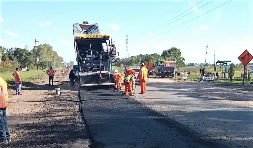 Empezaron a colocar el asfalto nuevo en ruta 191