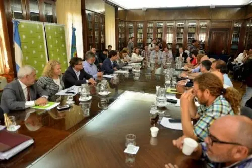 Paritarias: tras la crecida del dólar, los estatales ya piensan en la revisión