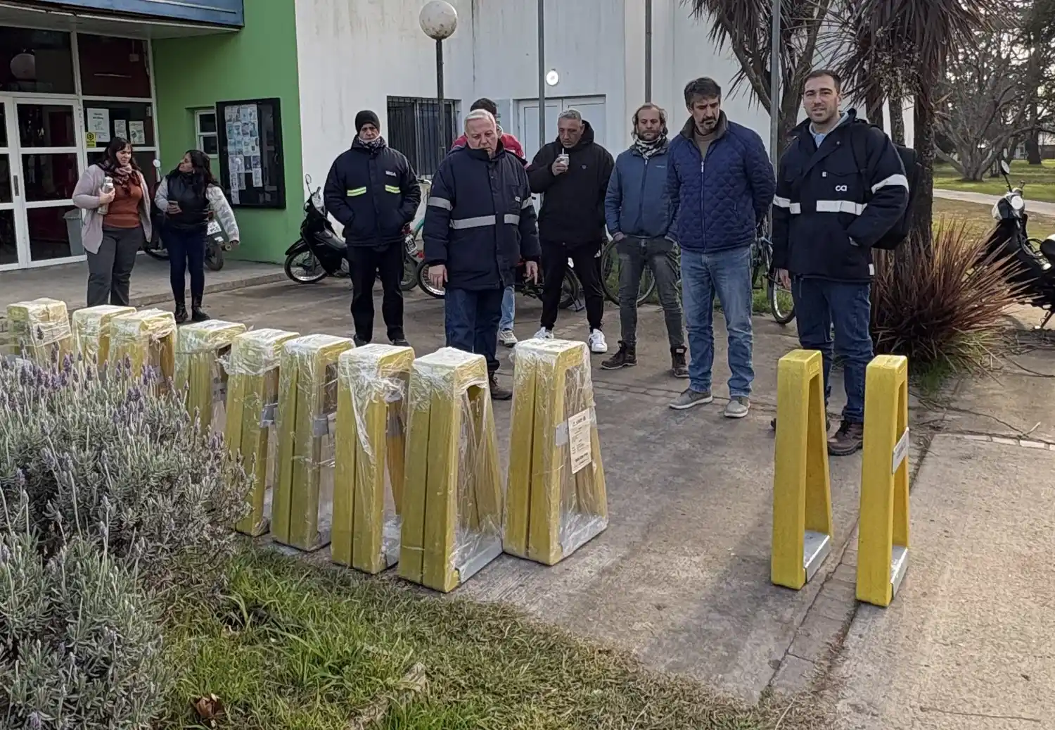 Los dispositivos fueron fabricados íntegramente con cañerías de acero recicladas provenientes de redes de distribución fuera de servicio.
