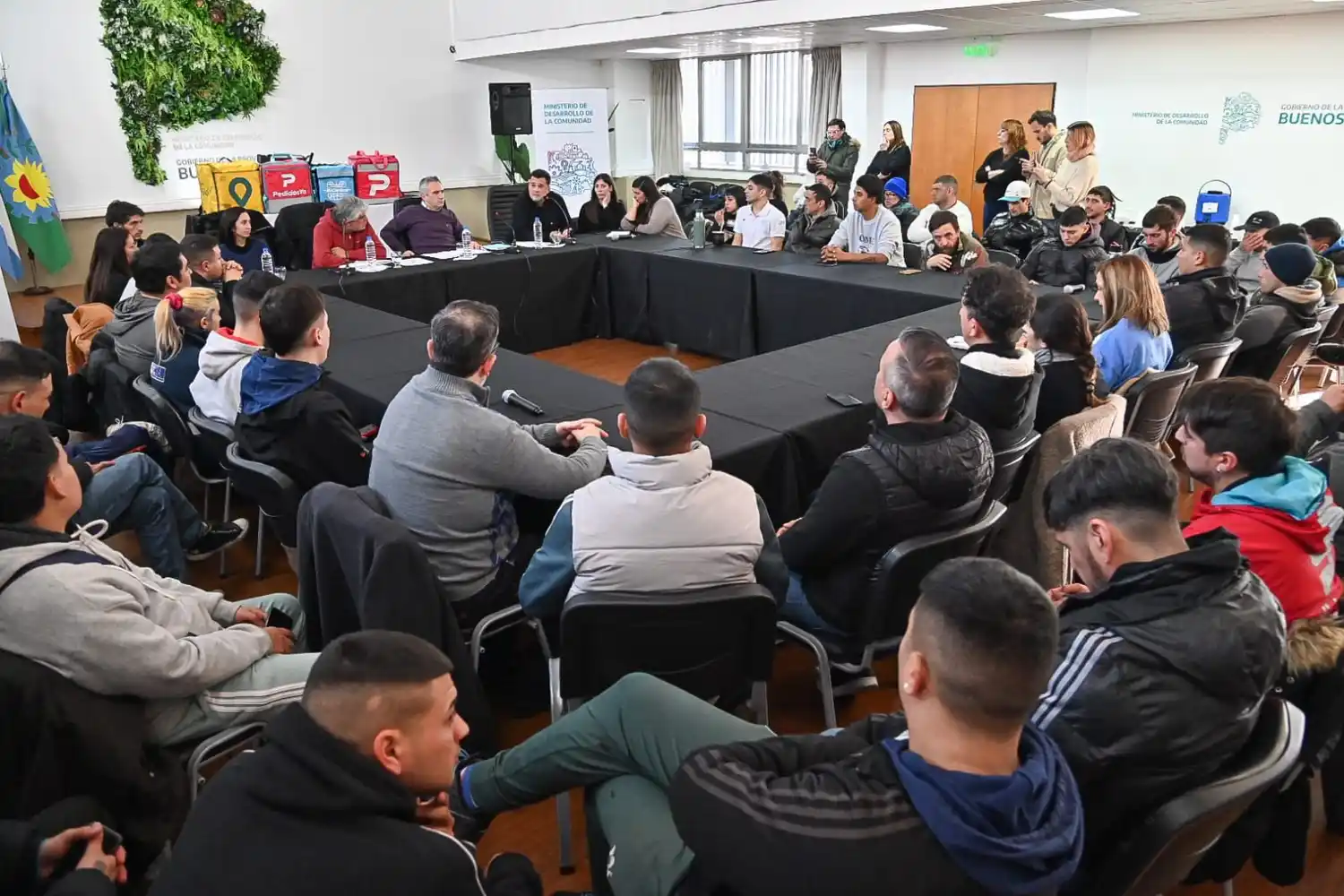 Impulsan una mesa de diálogo con trabajadores de delivery para mejorar condiciones laborales