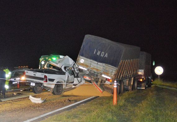 El conductor de la camioneta que protagonizó un violento choque se encuentra internado en terapia