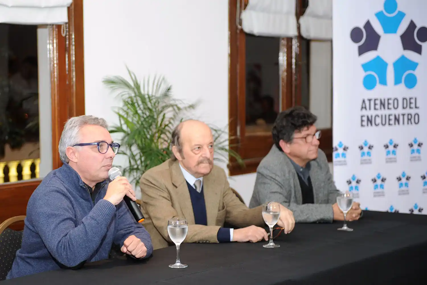 Julio Bárbaro disertó en Tigre 